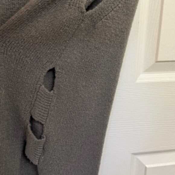 Beautiful sleeveless sweater small size - Picture 3 of 7